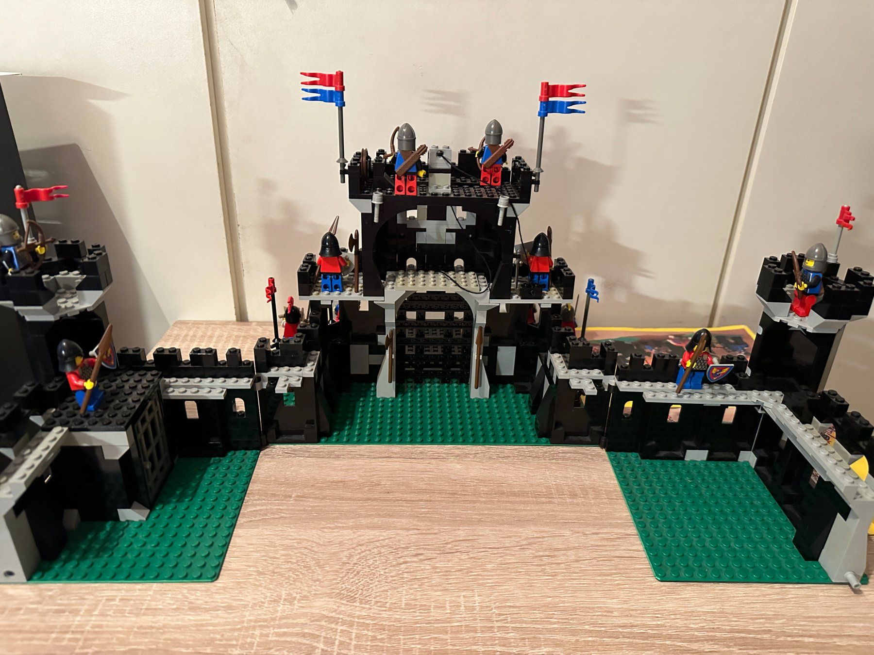 Lego Baukästen: LEGO Ritter 6085 Black Monarch's Castle – Gebraucht aus Basel von  2