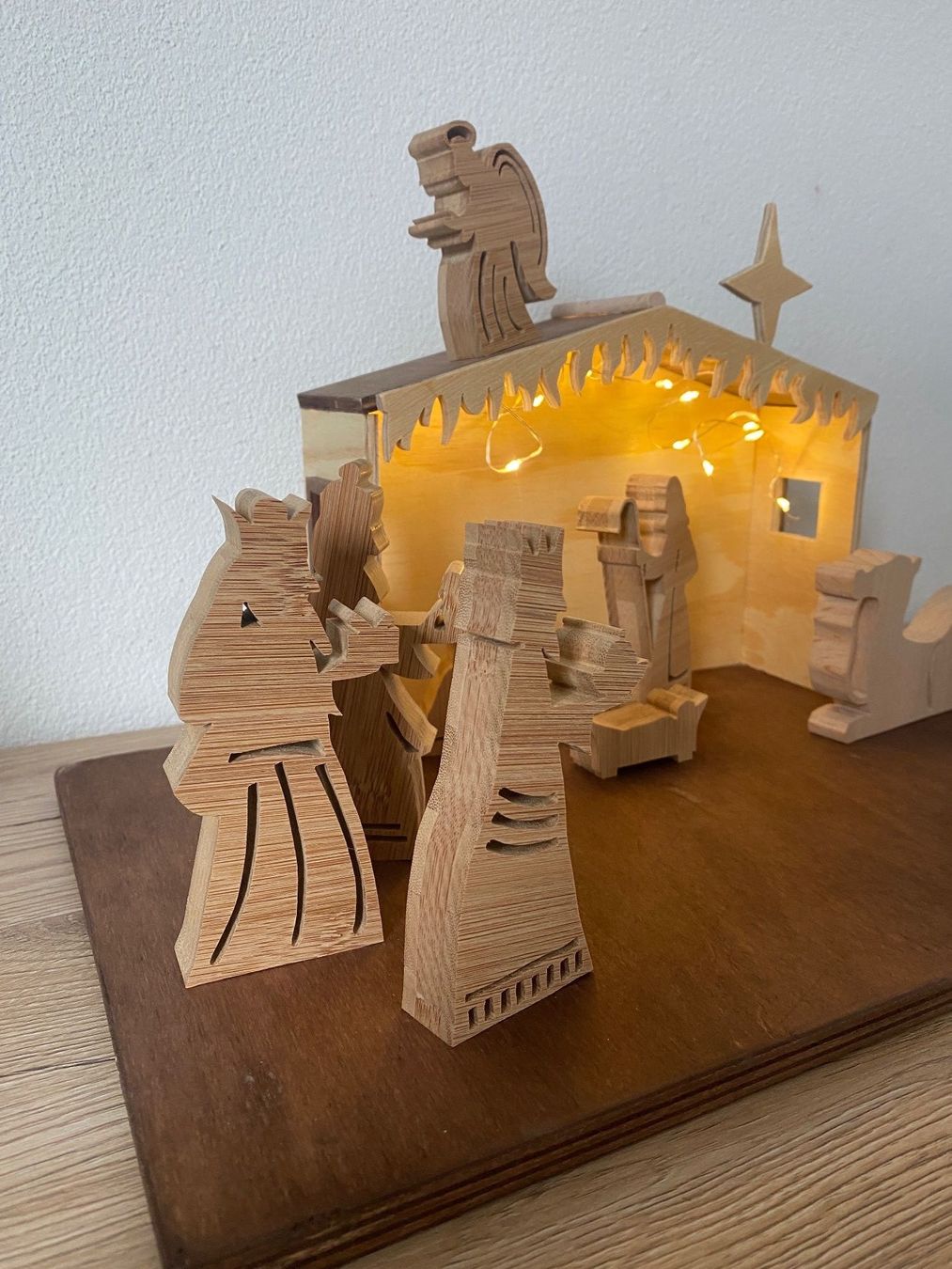 Toutes les décorations: Weihnachtskrippe aus Holz mit Licht – Neuf (Voir description) à Glattbrugg par RD-Shop 1