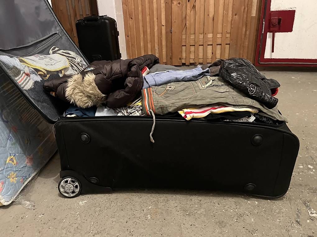 Valigie: Grosser,  Koffer mit vollen Kinderkleidung – Usato da Oberentfelden venduto da eli_r6zv 3