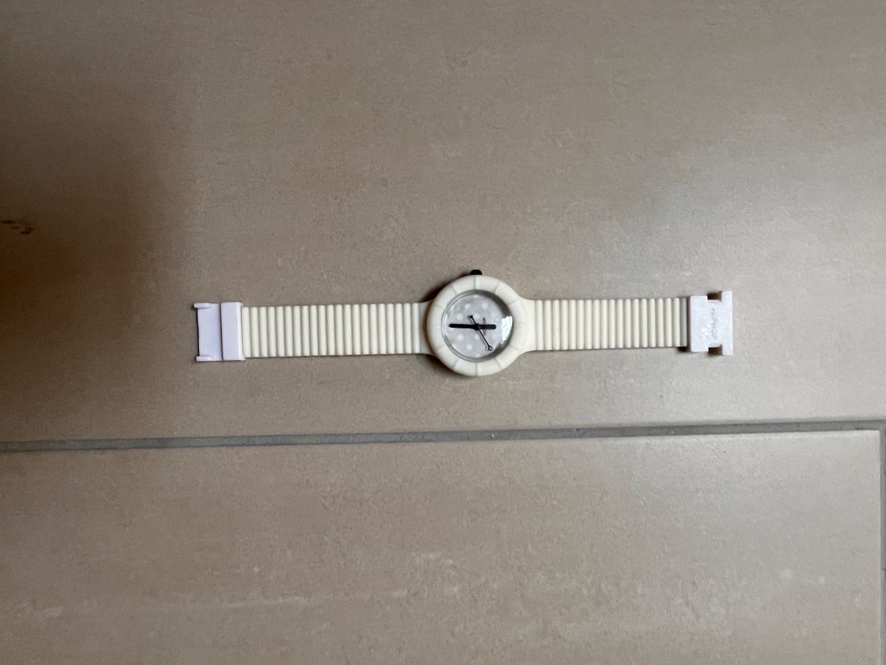 Swatch Orologi: Orologio da polso Swatch bianco da donna – Usato da Bassins venduto da mar_m22f