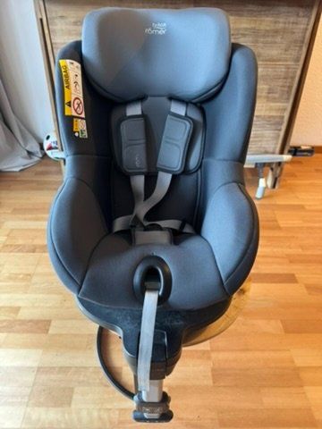 Britax Römer Seggiolini per auto: Britax Römer Dualfix M I-Size Kindersitz – Usato da Oberweningen venduto da ele_bf2t 4