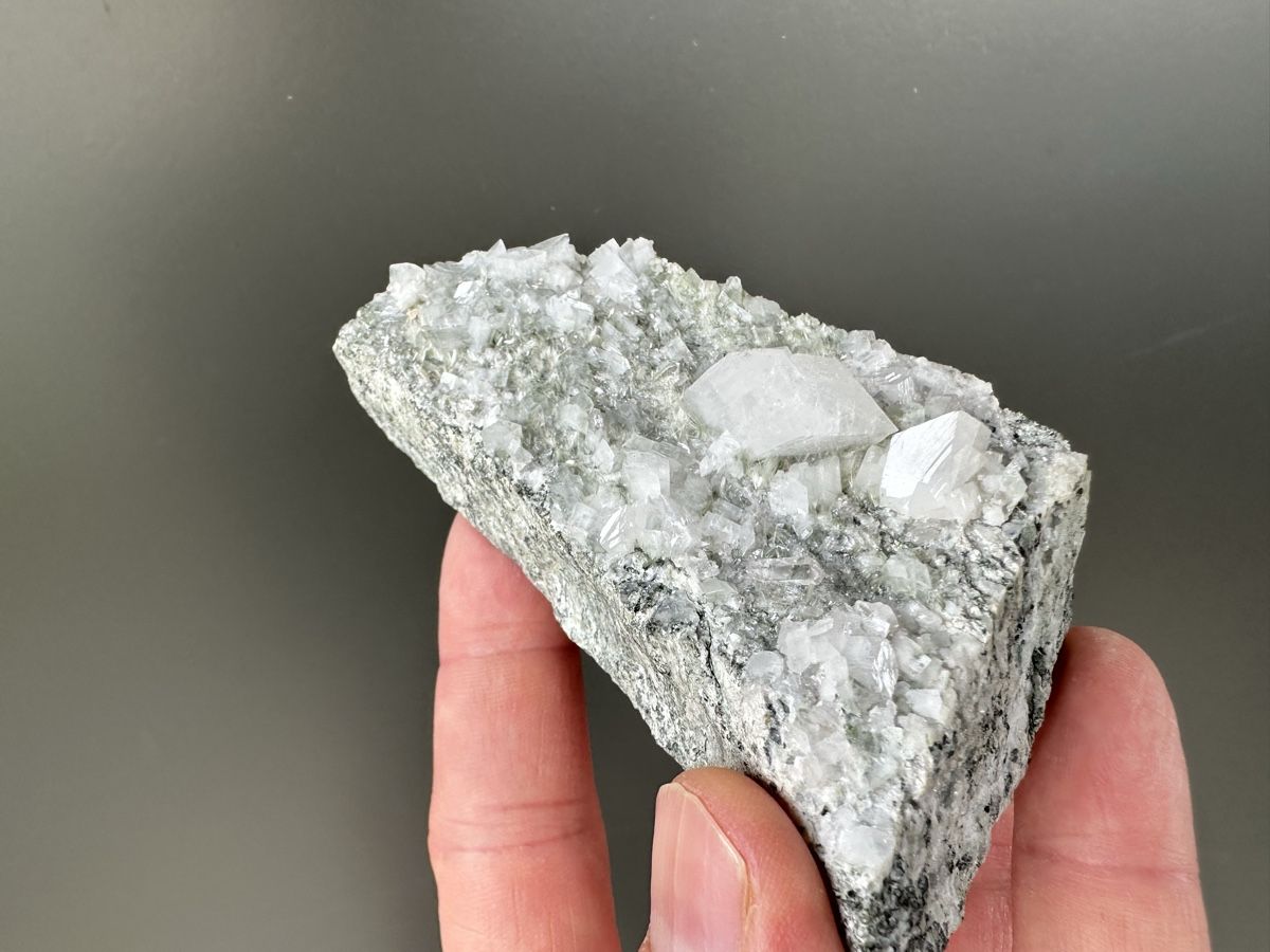 Minerali & Pietre curative: Adular Amiant Quarz Maderanertal – Usato da Oberuzwil venduto da Crystall0 5
