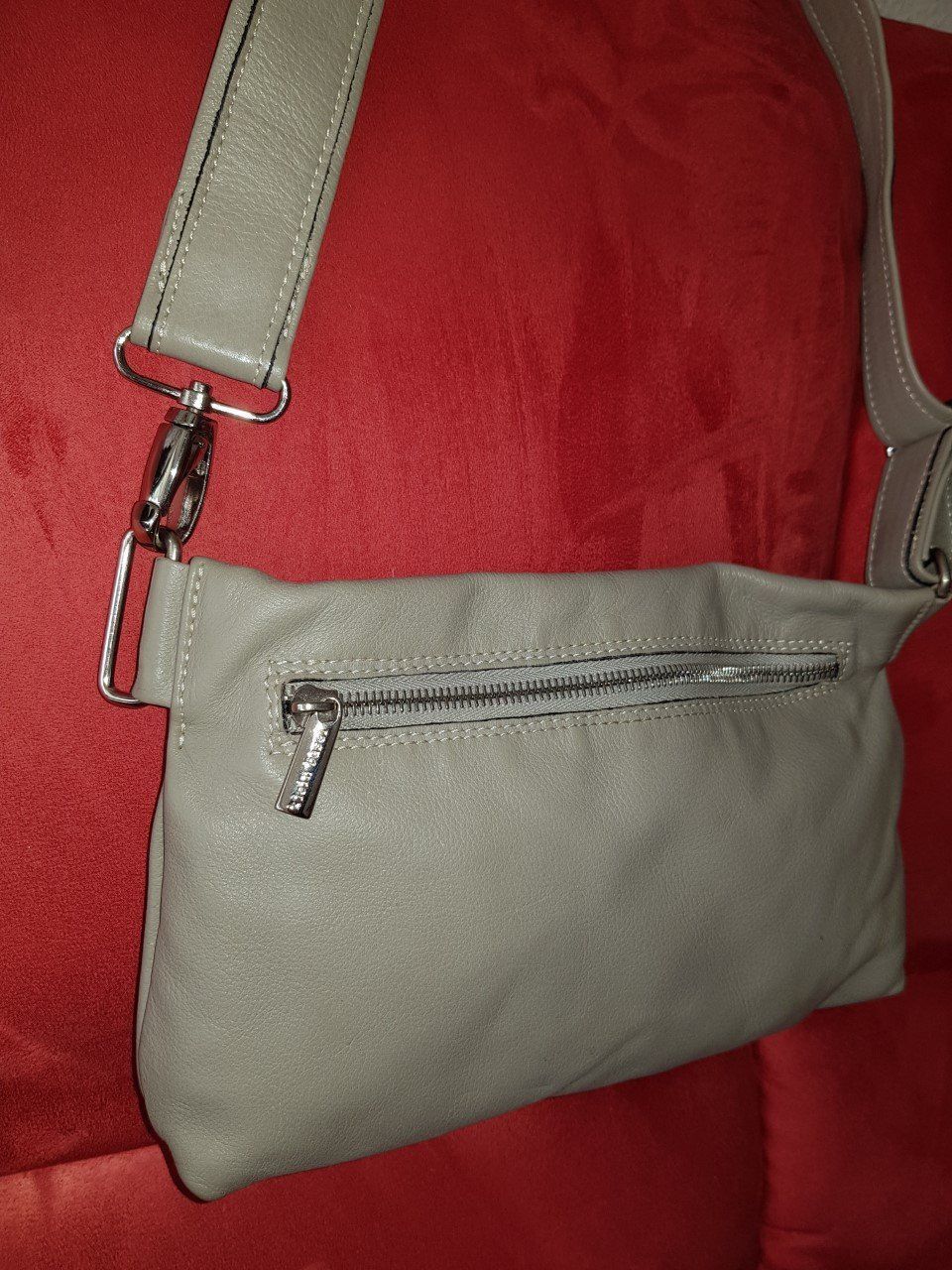 Borse da donna: Klein Basel Leder Handtasche/Umhängetasche – Usato da Basel venduto da chien008 1