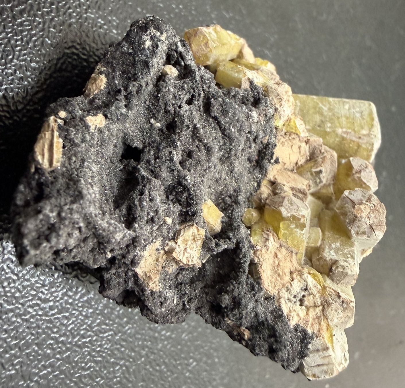 Minerali & Pietre curative: Ettringite, Kuruman, Namibia (4b45) – Nuovo (secondo la descrizione) da Muri b. Bern venduto da Gemmes