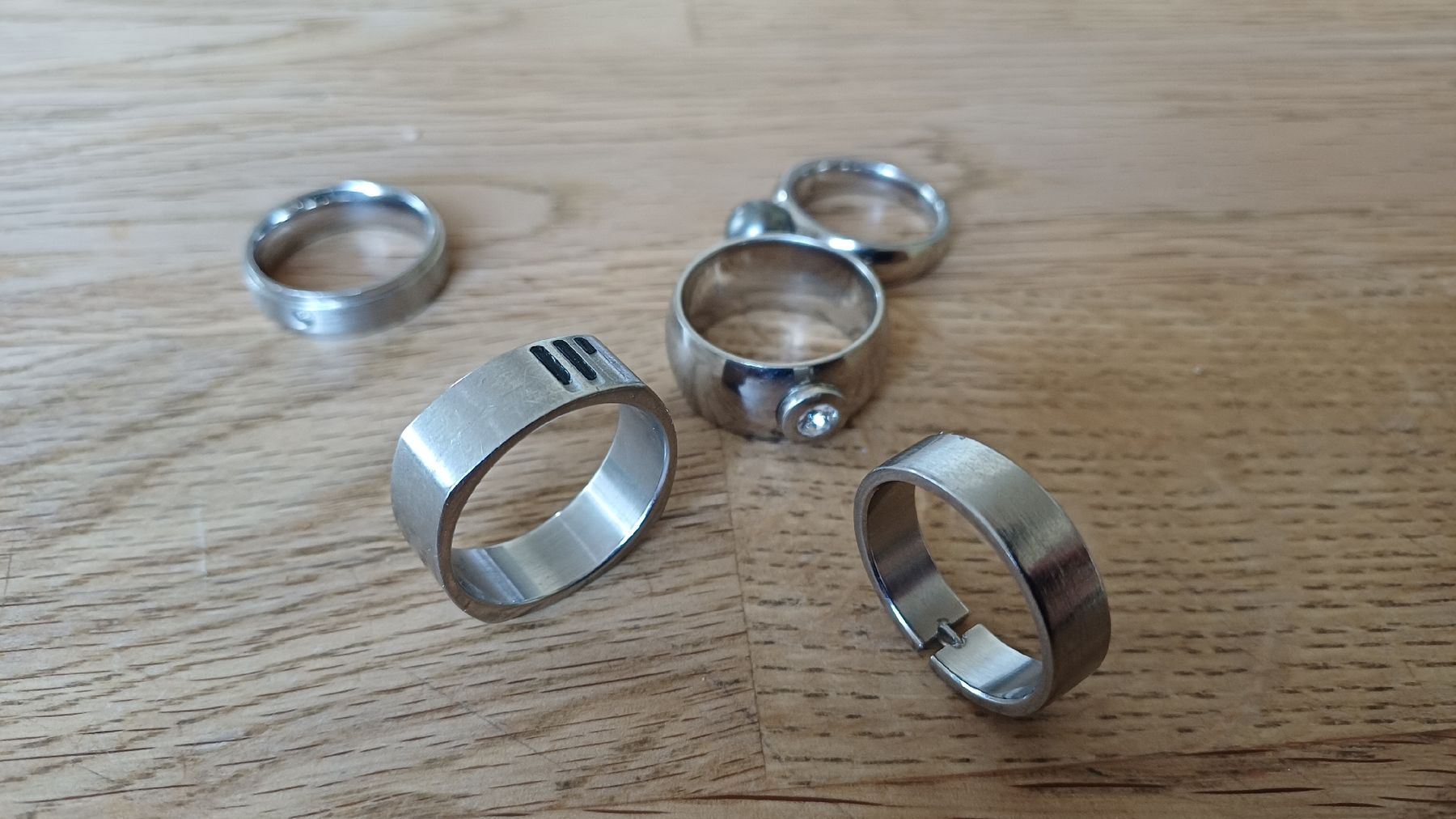 Anelli: 5 Cromstahl Ringe  – Usato da Flawil venduto da Pinkmalibu