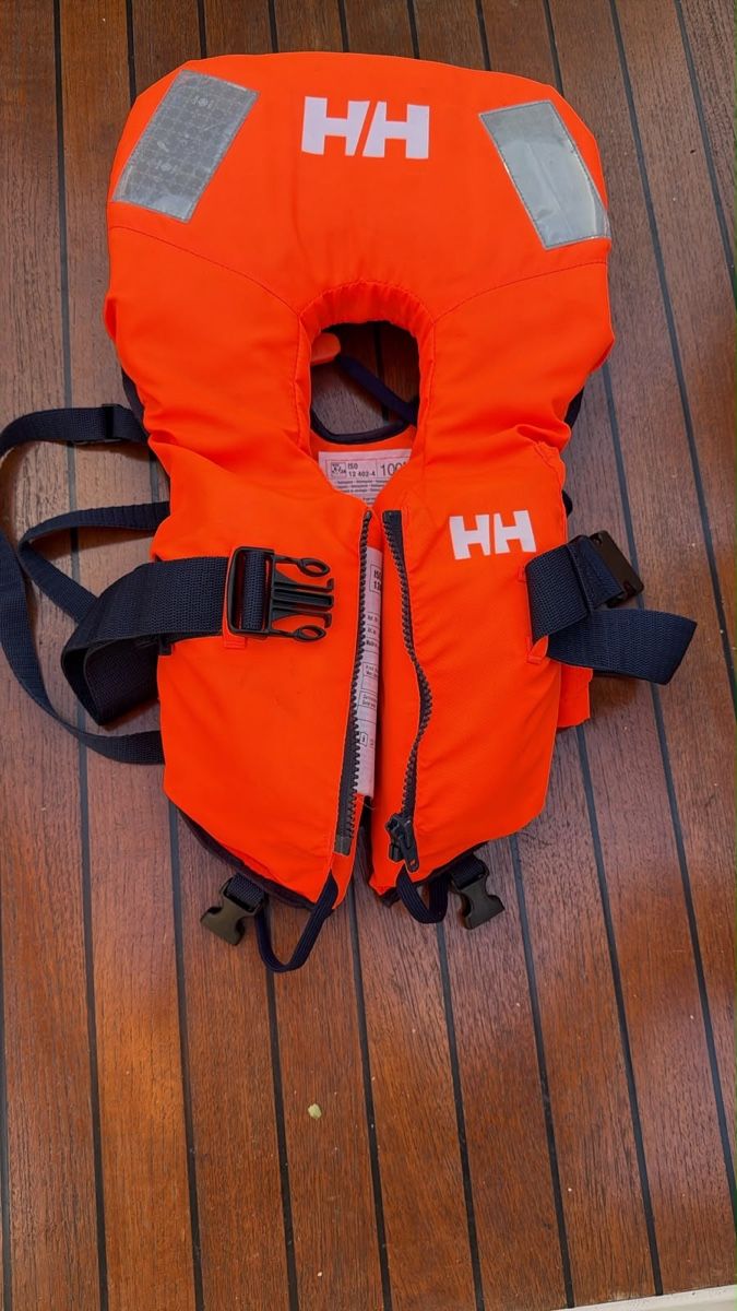 Helly Hansen Schwimmwesten: Schwimmweste Helly Hansen 10-25kg – Gebraucht aus Ennetbürgen von star128