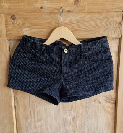 Sommer Shorts, Grösse 34, Schwarz mit Pünktchen!