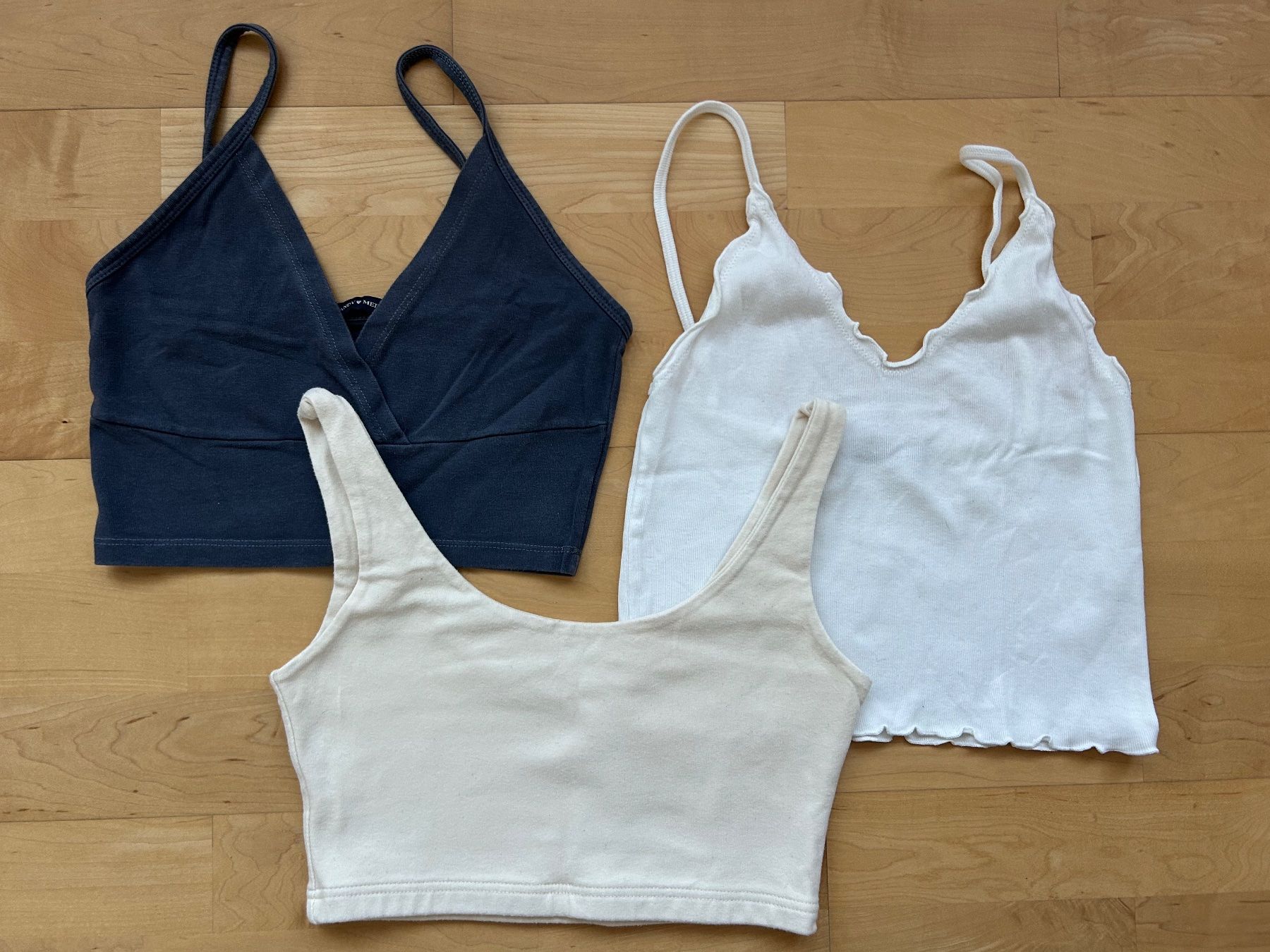Brandy Melville Lotti & Set di vestiti: Brandy Melville 3er Set Tops – Usato da Belp venduto da jul_jws6