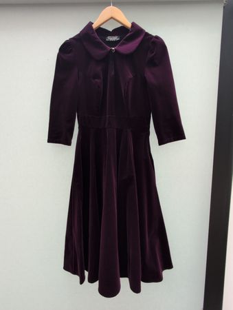 Rockabilly Samtkleid in violett von Hearts & Roses, Gr. 36