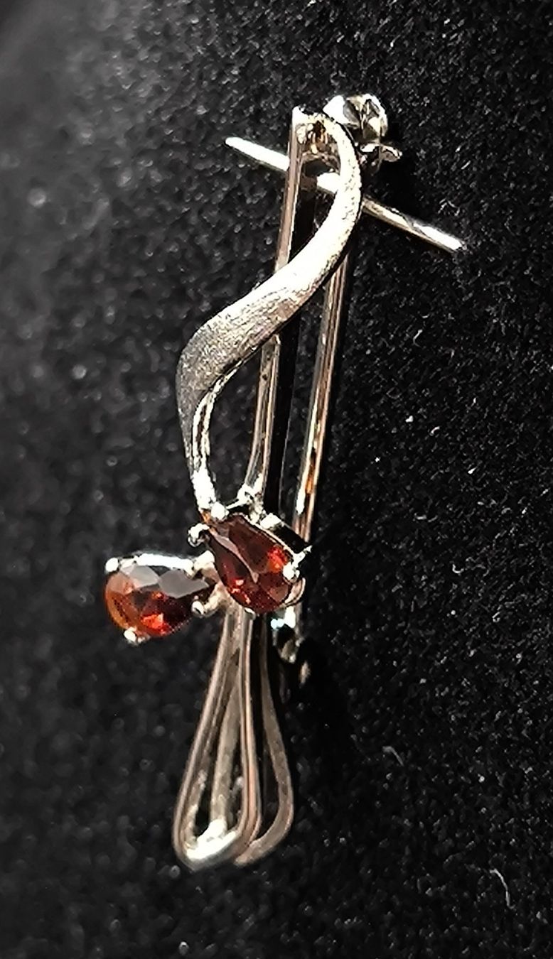 Broschen & Nadeln: Brosche 800er Silber mit Granat – Gebraucht aus Rorschacherberg von snOOpydOg11 2