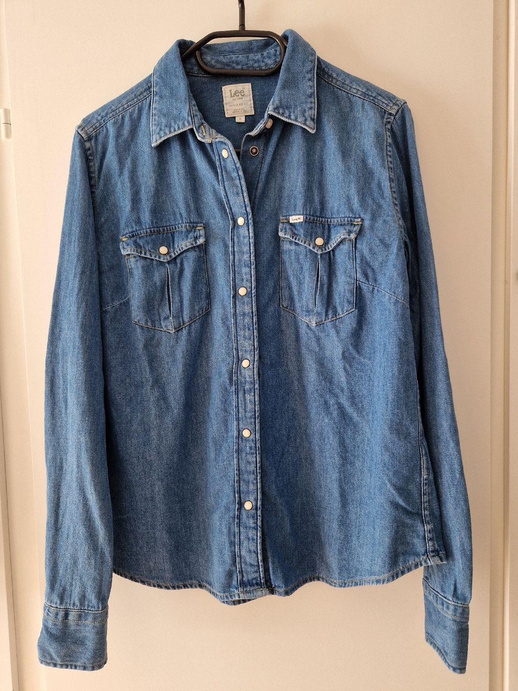 Lee Blusen: Jeanshemd von Lee – Gebraucht aus Grüsch von Beckse