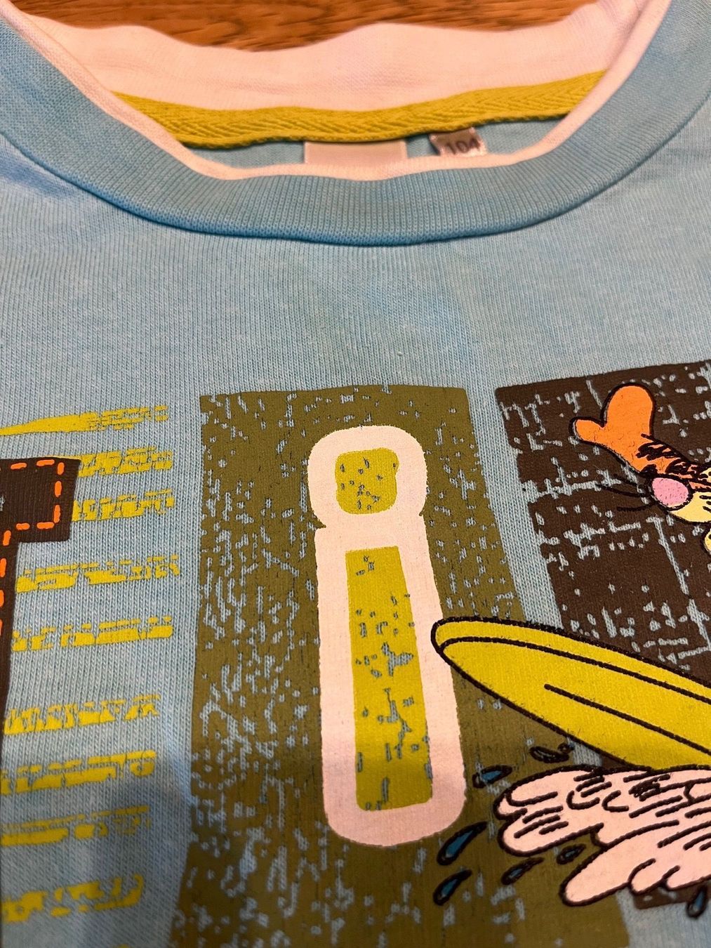 Hemden, T-Shirts & Polos: Winnie Pooh Shirt Gr.104 – Gebraucht aus Oberdorf SO von sa-na 2