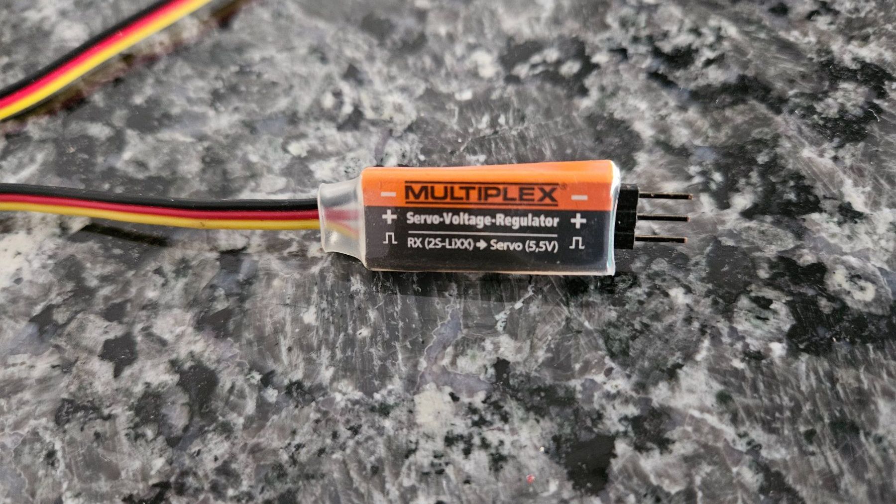 Multiplex Fernsteuerungen: Multiplex Servo Voltag Regulator – Gebraucht aus Biel/Bienne von Gorbi5