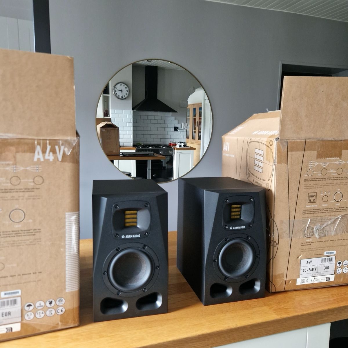 Adam Audio Lautsprecher: Adam Audio A4V Paire presque neuve ! – Neu (gemäss Beschreibung) aus Lausanne von LePetitBrocanteur