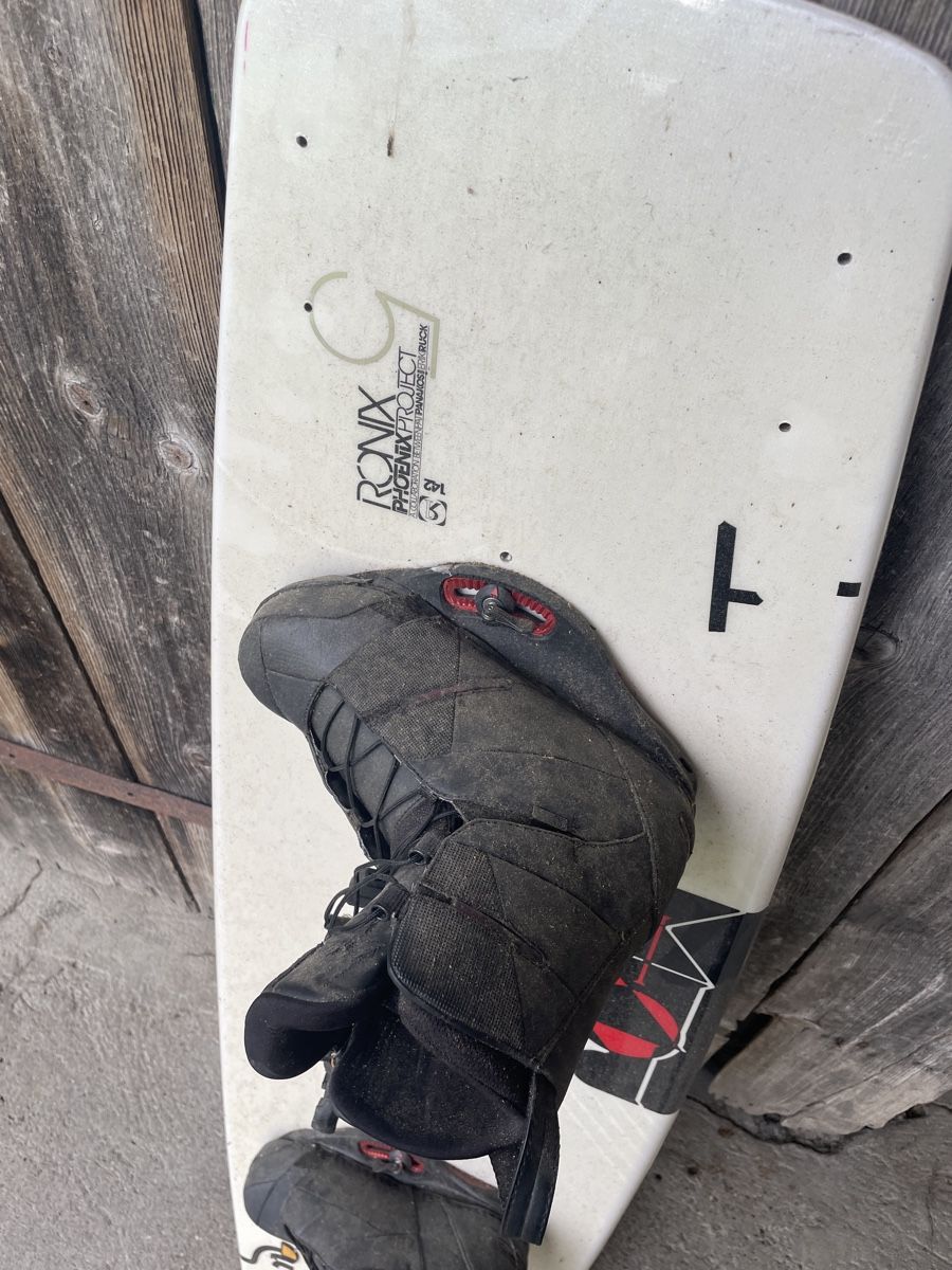 Tavole da surf e di nuoto: Ronix Phoenix Wakeboard mit Boots 142 – Usato da Bollingen venduto da makenschmuschki 1