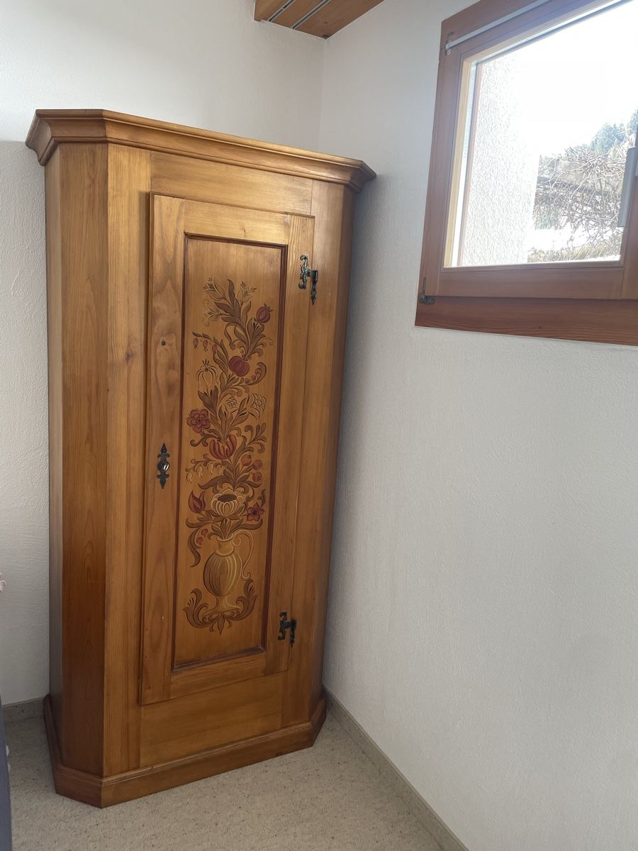 Armadi: Kasten, Holz mit Blumenmotiv – Usato da Stäfa venduto da Tigerli2010 6