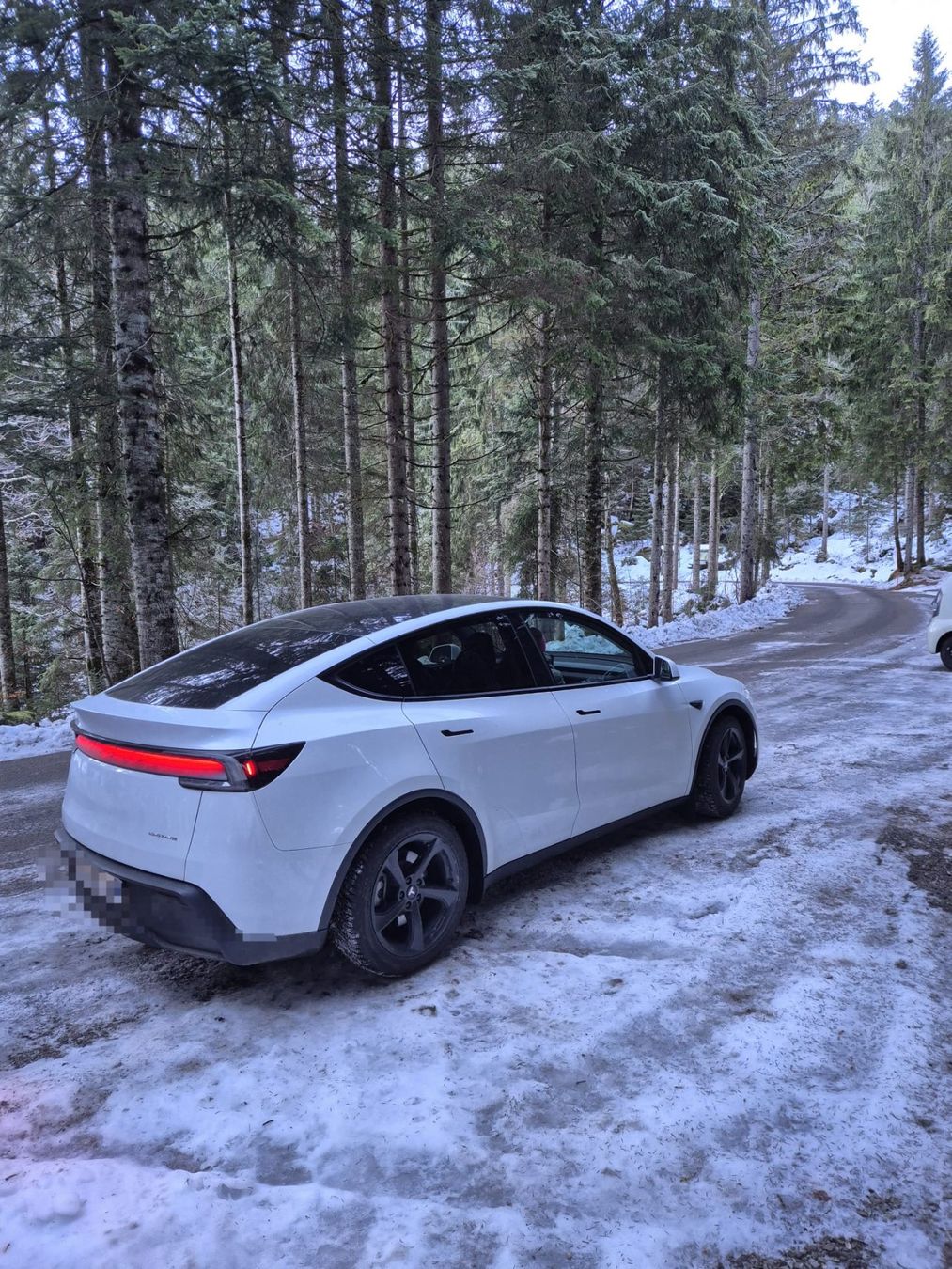 Tesla Autos: TESLA model Y – Gebraucht aus Weggis von str_l2nv