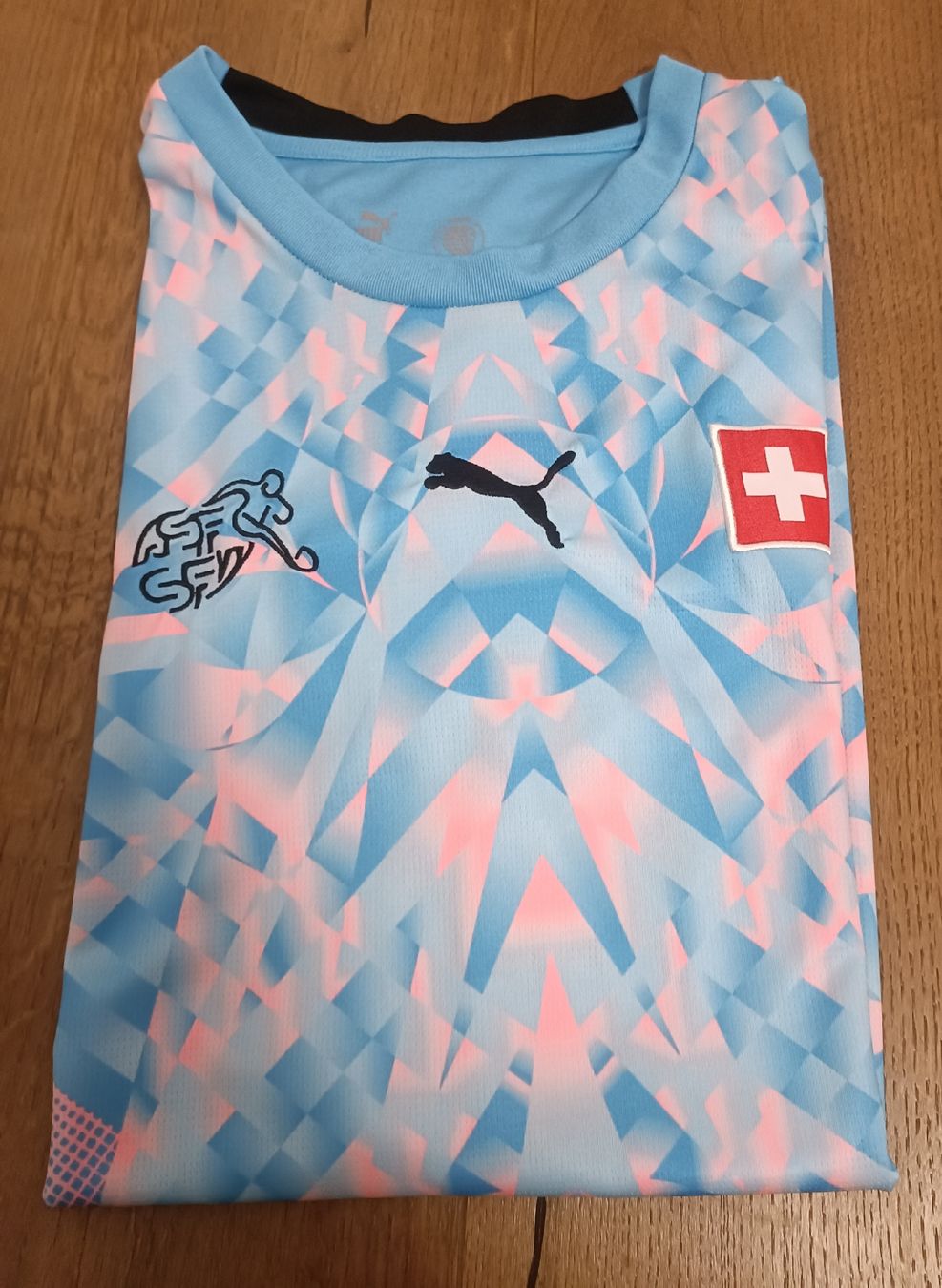 Leibchen & Hosen: Schweizer Nati Trikot – Neu (gemäss Beschreibung) aus Bachs von NBAJames 2