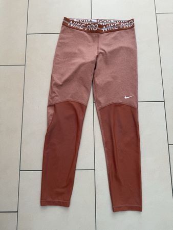 Neue Original Nike Trainingshose in rot, Grösse S