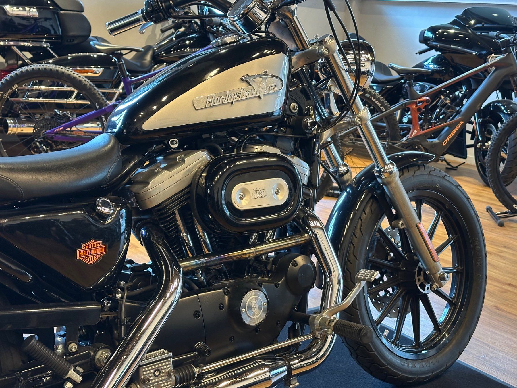 Harley-Davidson Chopper: HARLEY-DAVIDSON SPORTSTER 883 – Gebraucht aus Giubiasco von GarageNovantasette 2