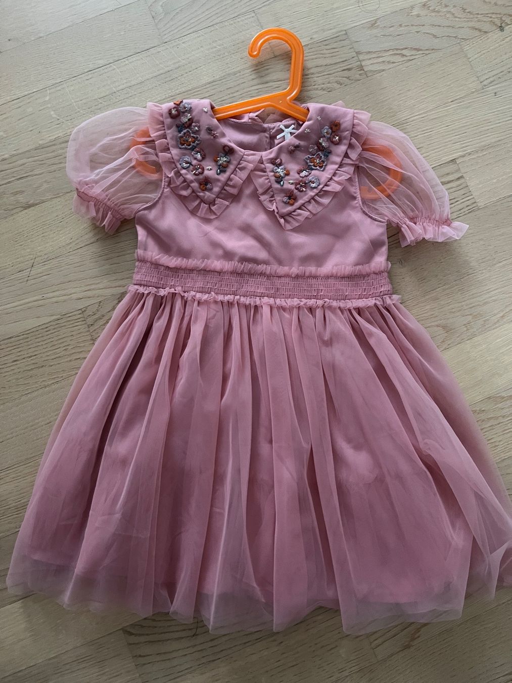 Next Vestiti & Gonne: Neu Mädchen Kleid 104 – Nuovo (secondo la descrizione) da Adliswil venduto da Sale12