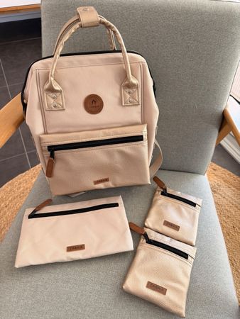 Sac à dos Cabaia beige avec accessoires comme neuf