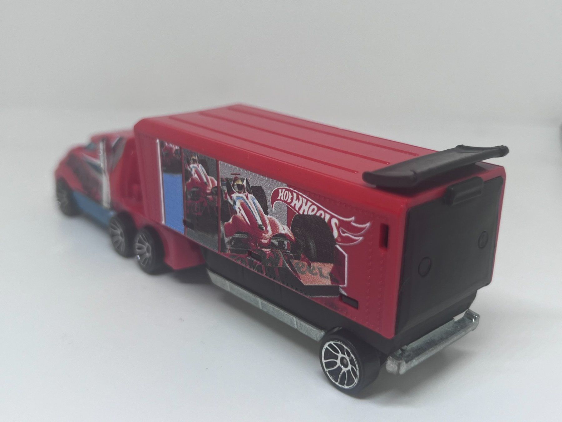 Hot Wheels Modellini d'auto: Hot Wheels Hiway Hauler – Usato da Wildegg venduto da LaaBoutique 2