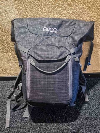 EVOC Photop 22L Wanderrucksack mit seitlichem Kamerafach
