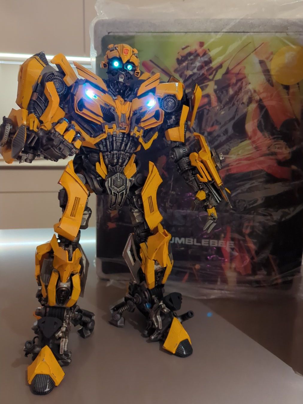 Hasbro Statuette: Transformers The Last Knight Bumblebee Three-A Studio Figur – Nuovo (secondo la descrizione) da Sursee venduto da Tom1447