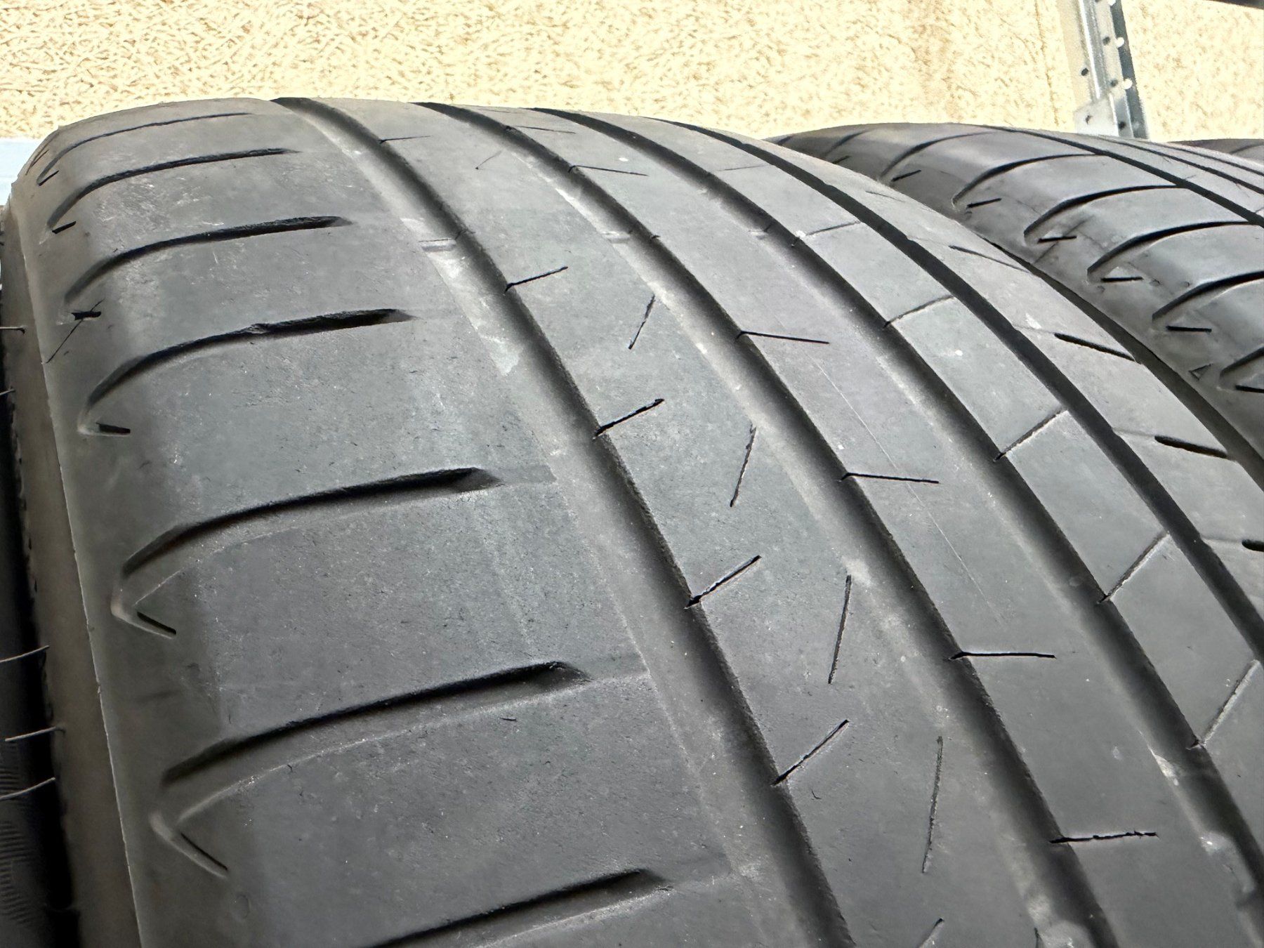 Bridgestone Pneumatici & Ruote complete: Sommerpneus 22" / Bridgestone – Usato da Schönried venduto da Bahnhofgarage-Haldi 7