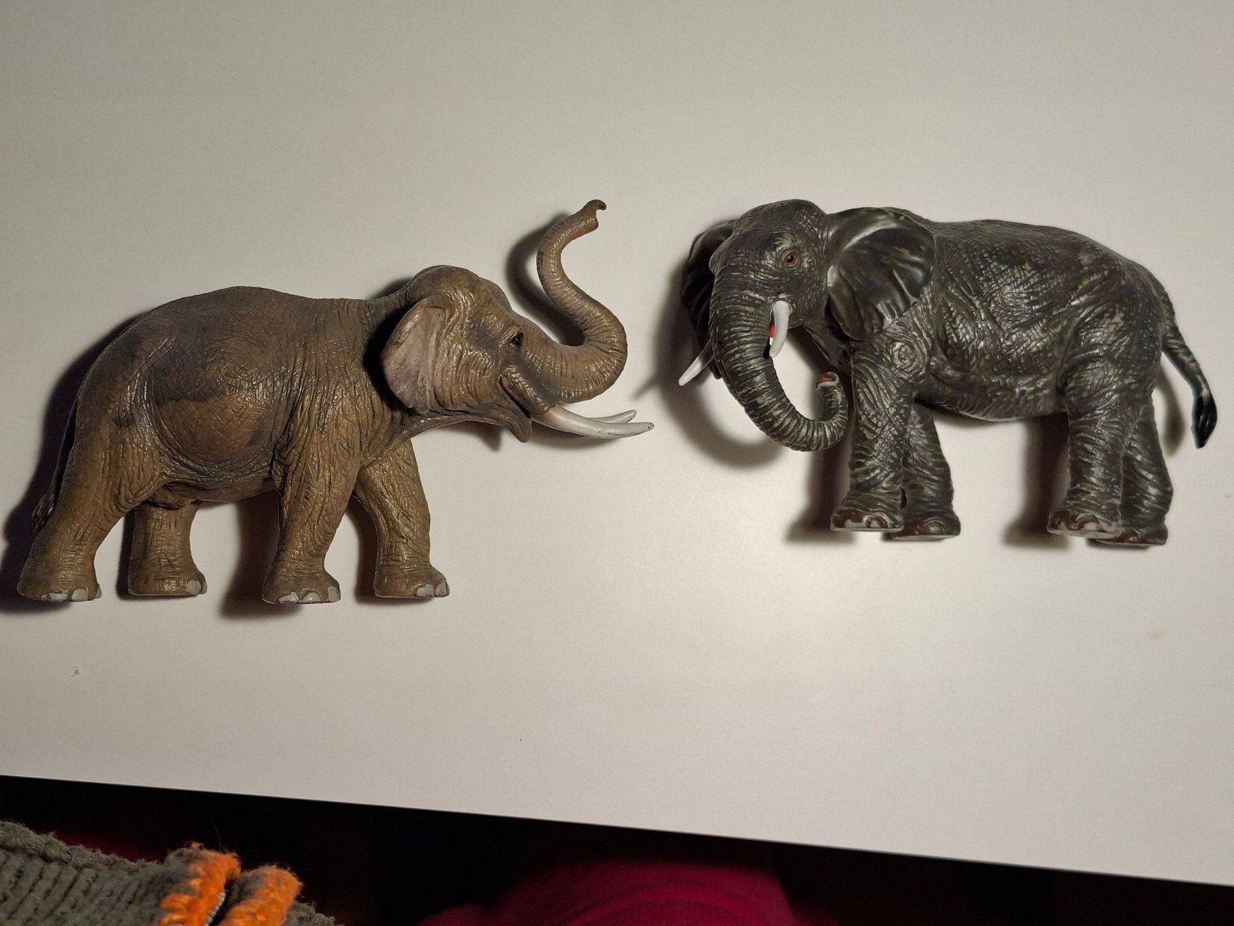 Giocattoli: 2 Elefanten 🐘🐘 – Usato da Weiningen ZH venduto da Annakatharina