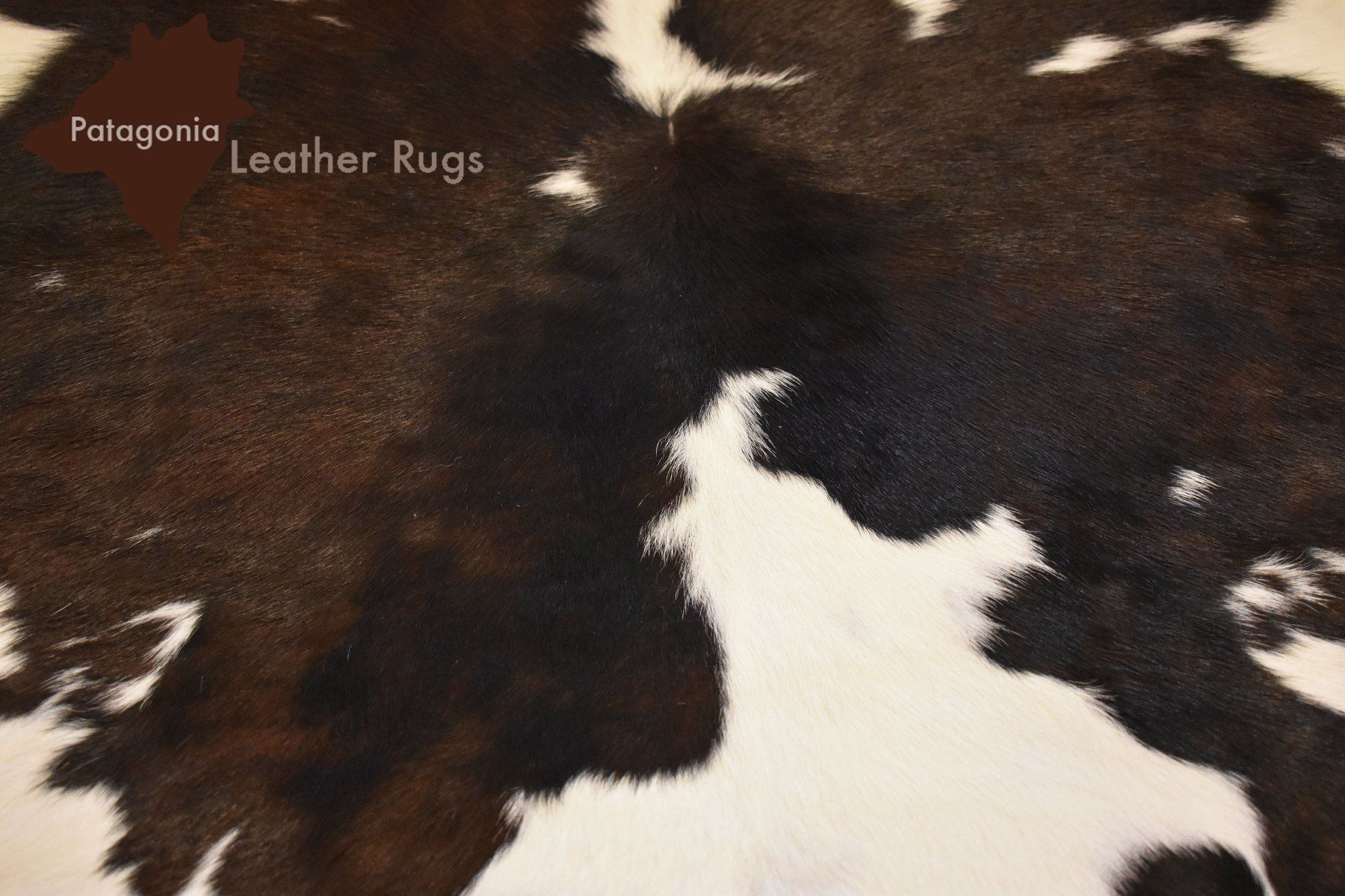 Tappeti: echtes Kalbfell dark Brown/white – Nuovo e nell'imballaggio originale da Arbedo venduto da patagonialeatherrugs 2