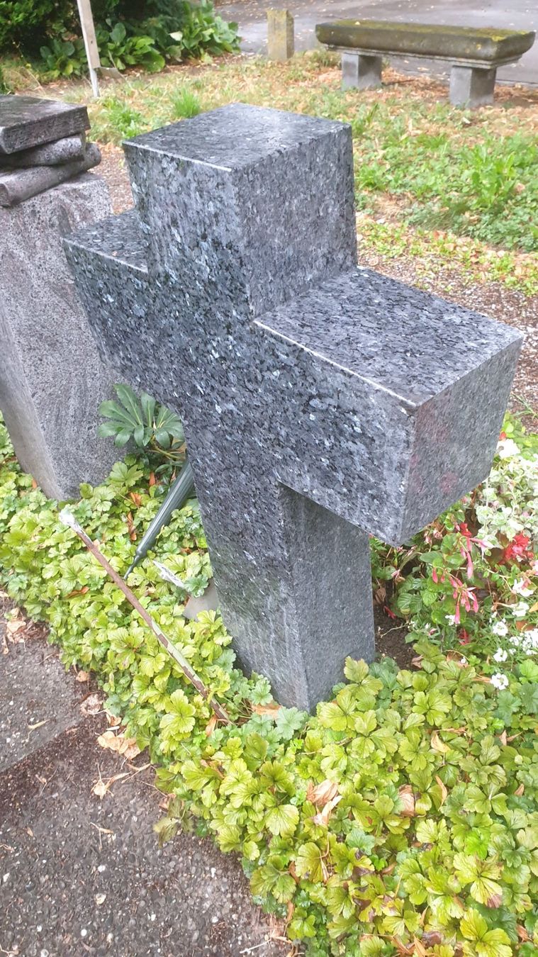 Skulpturen & Statuen: GRABSTEIN , Grabmal in Kreuzform – Gebraucht aus Zürich von Lagsi 1