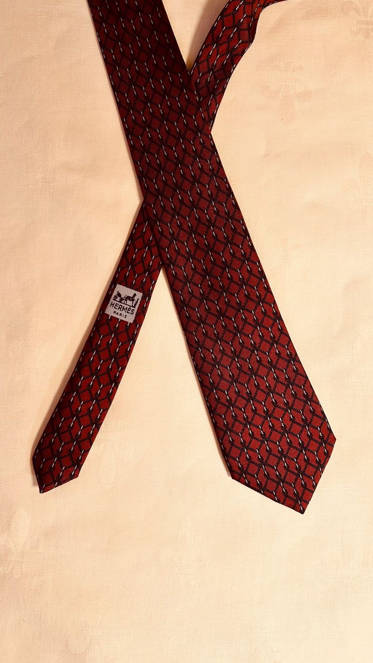 Hermès Cravatte: Top Hermes Herren Krawatte, Rot-Schwarz Muster – Nuovo (secondo la descrizione) da Zürich venduto da Castello12