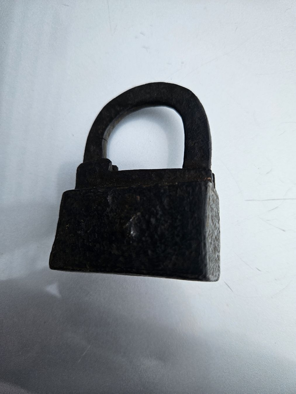 Schlösser: vorhängeschloss antik – Defekt aus Schwellbrunn von Omega-alpha 4