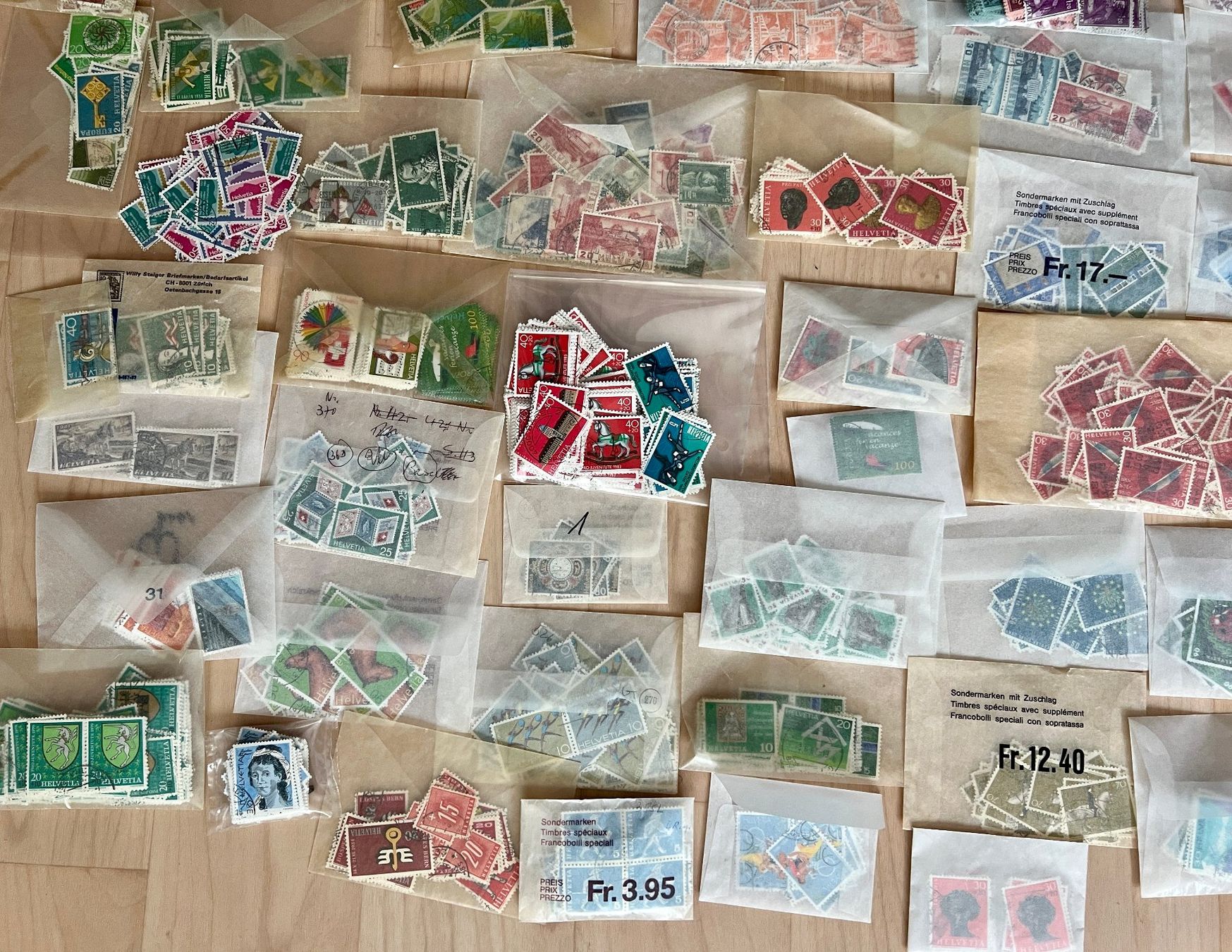 Tous les timbres: Gr. Posten BM CH-Doubletten in kl. Couverts sortiert – D'occasion à Stäfa par Hannahsita14 4