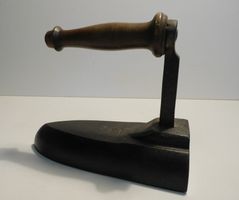 Bügeleisen antikes Guss Eisen Bügeleisen  Holzgriff