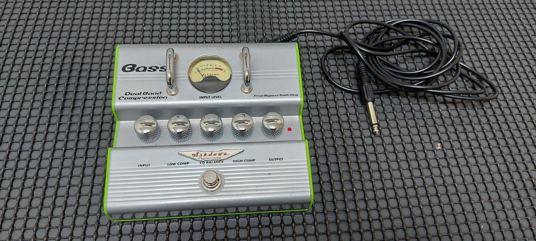 Musikinstrumente: Ashdown Bass Dual Band Compression  Gitarren-Effektpedal – Gebraucht aus Glattbrugg von Swissmusik