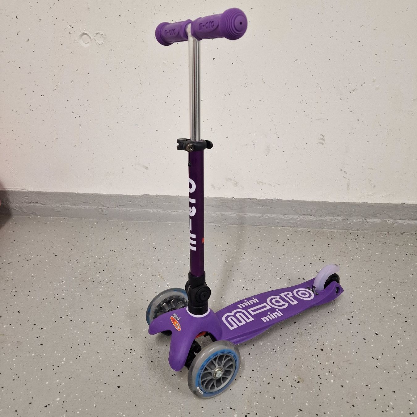 Micro Kickboard: Original Micro Mini Scooter in Violett – Usato da Cham venduto da bea_8ng8