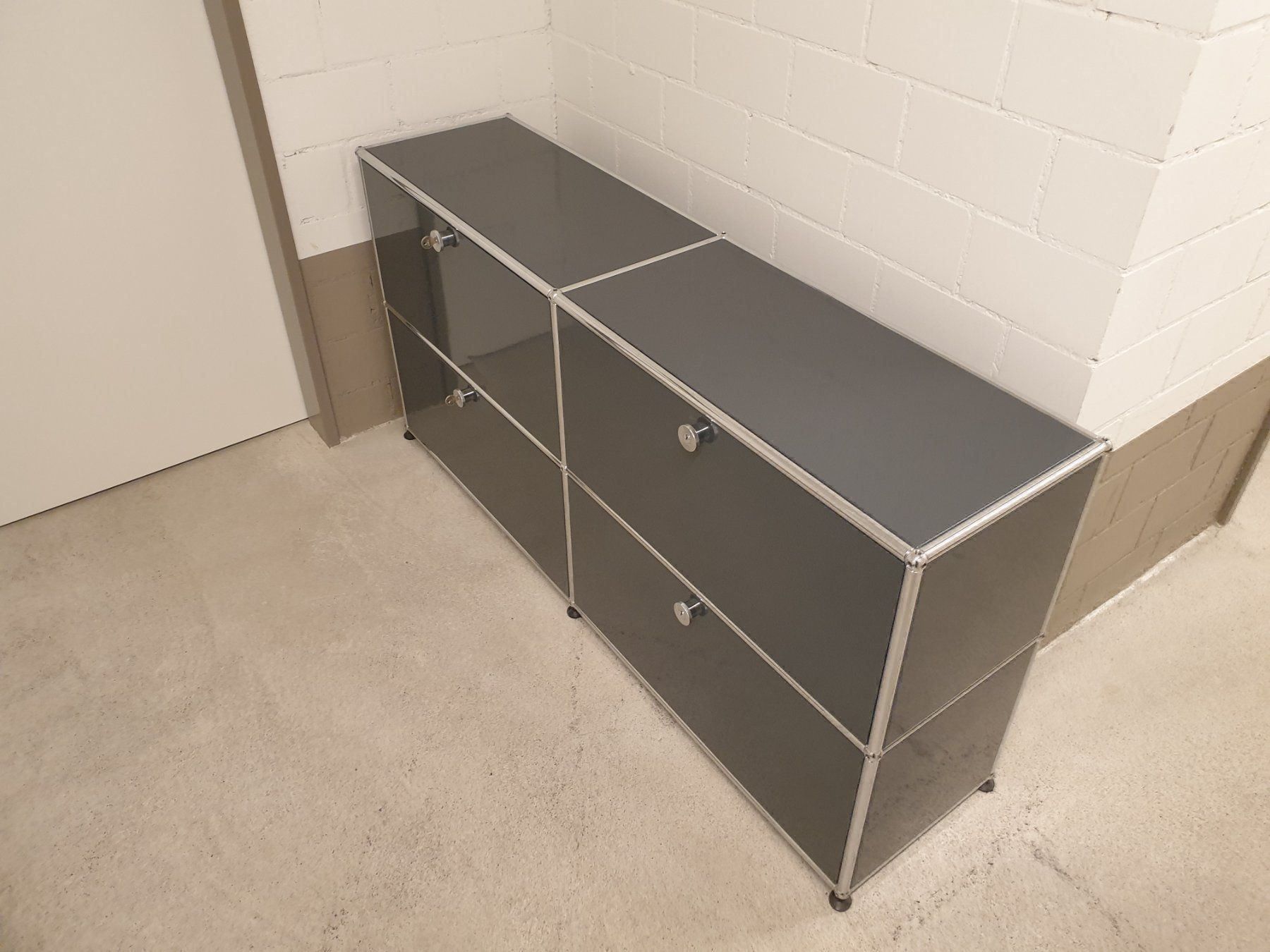 USM Scaffali: USM Sideboard Anthrazitgrau (Preis VB) – Usato da Zürich venduto da LUXUS2020 1