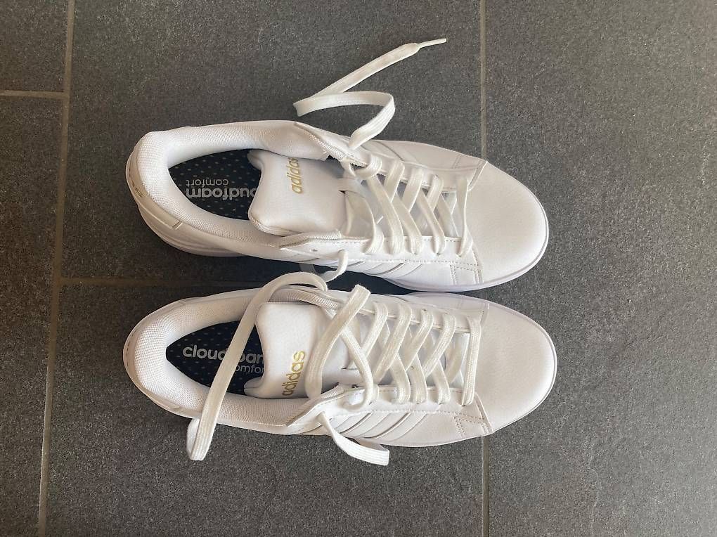Adidas Damenschuhe: fabrikneue Adidas Turnschuhe, cloudfoam, Gr. 40.5 – Gebraucht aus Otelfingen von pat_8jmb 3