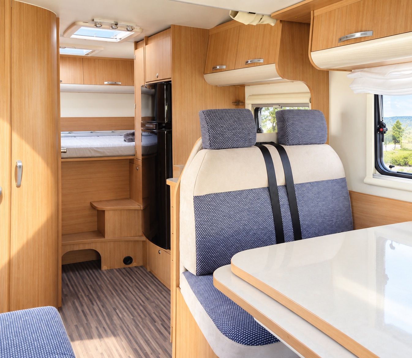 Adria Veicoli da campeggio: Wohnmobil mit Hubbett Teilintegriert Camper – Usato da Walkringen venduto da Elf65 6