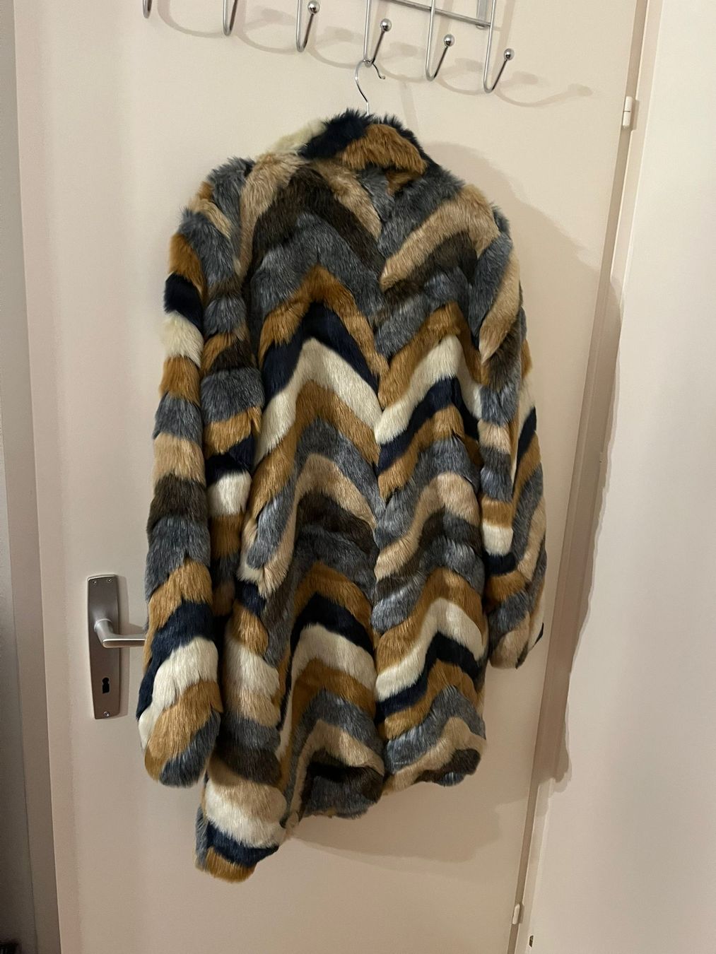 Cappotti: Manteau en fourure – Usato da Fribourg venduto da mal_8zjh 4