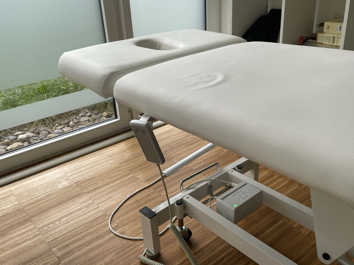 Kosmetik-& Massageliegen: Therapieliege – Neu (gemäss Beschreibung) aus Uster von ste_779m 4