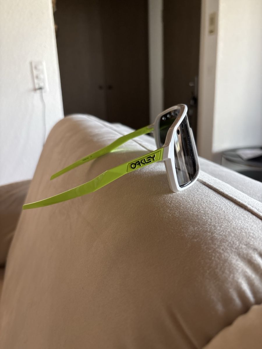 Lunettes & Verres: Occhiali da sole OAKLEY bianchi e verdi – Neuf (Voir description) à Hünenberg par ant_2mds 1