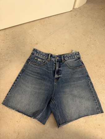 Stradivarius Jeansshorts Grösse 38