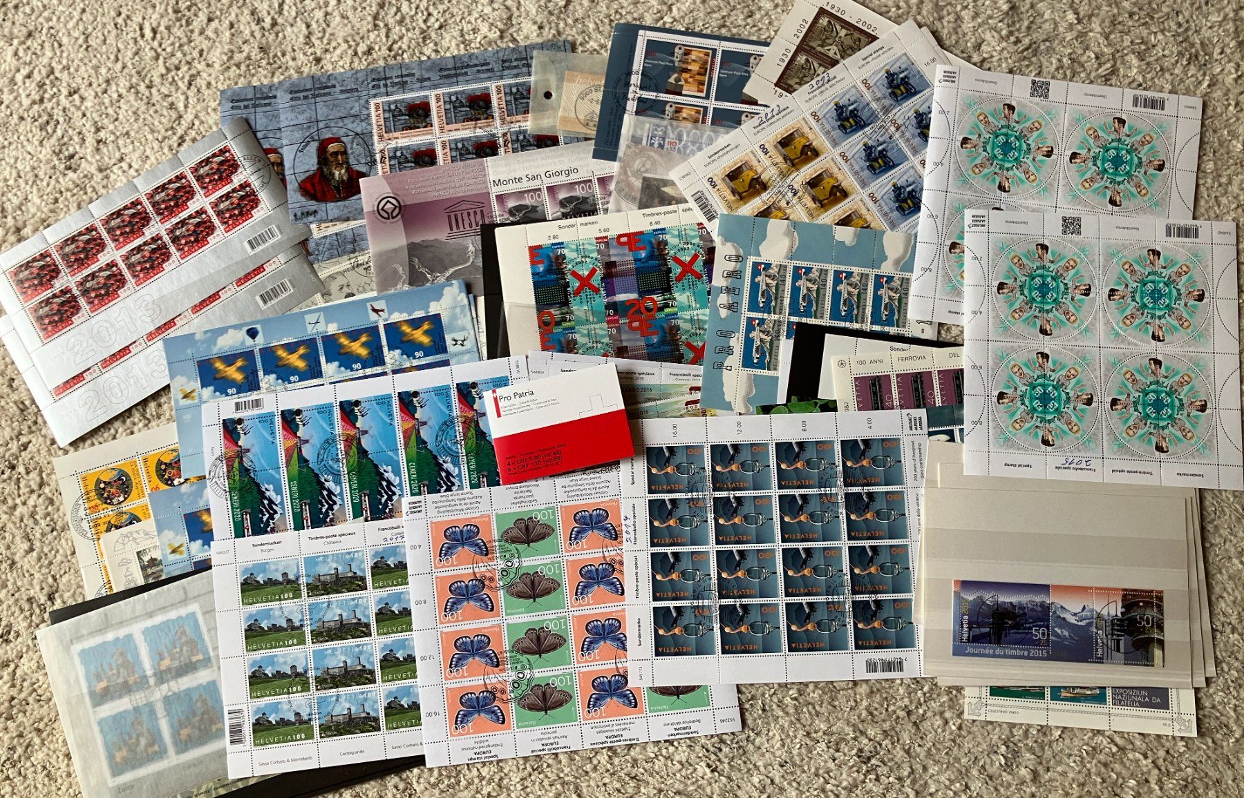 Tutti i francobolli: Briefmarken-Box mit verschiedenem Inhalt: AKs, Kleinbogen .. – Usato da Eschlikon TG venduto da PhilCon 5