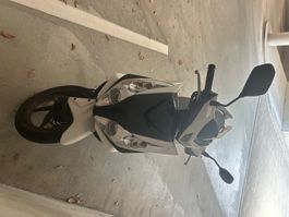Roller Honda weiss schwarz mit Helm gebraucht
