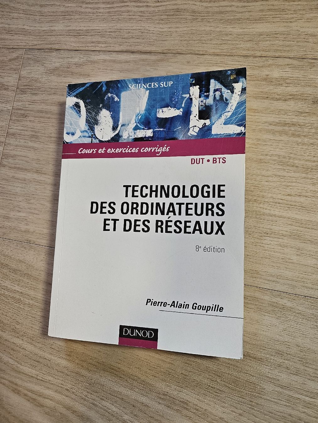 Libri: Technologie des ordinateurs et des réseaux 8e éd. – Usato da La Joux FR venduto da car_ck96