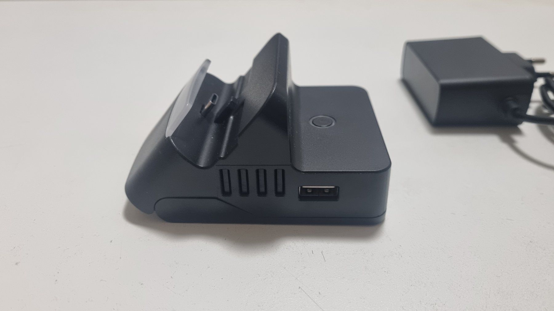 Nintendo Console: Nintendo Switch Ladestation Dock + AC Adapter – Usato da Birsfelden venduto da val_d9c2 1